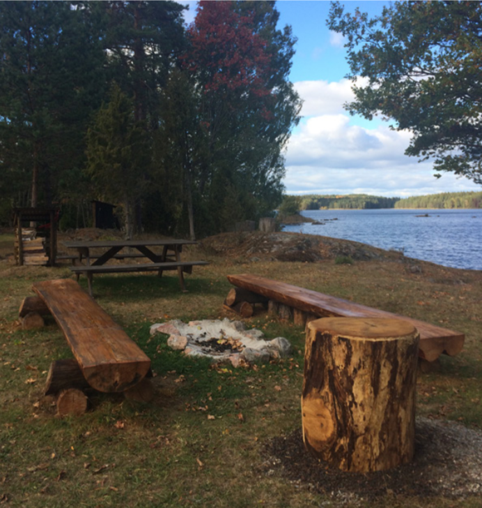 Conny Rosander har byggt en rastplats vid Vikafällan intill Urasjö